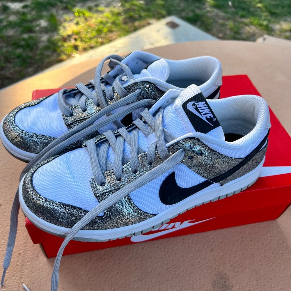 Nike low dunk golden gals metallic silver womens size 8